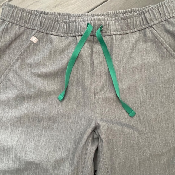 Gray Tansen Figs scrub pants - Picture 5 of 7